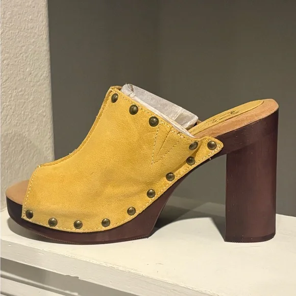 NEW- Sbicca Crowley Womens Sz 9  Marigold  Suede Slip On Mule Sandals Shoes - Picture 3 of 11